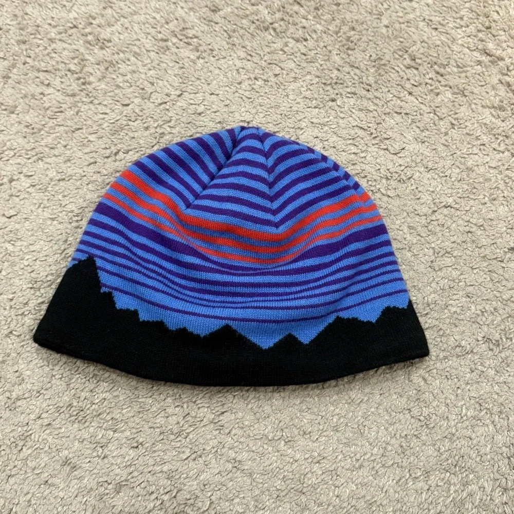 Patagonia Mountain Silhouette Beanie Knit Skull Cap Hat Striped Blue Red Black